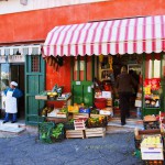 カラフルでかわいいプローチダ島の日常風景＜イタリア＞
